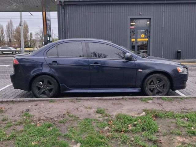 Синий Мицубиси Лансер, объемом двигателя 2 л и пробегом 233 тыс. км за 7000 $, фото 3 на Automoto.ua