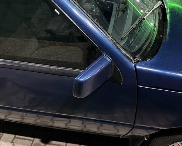 Синий Мицубиси Лансер, объемом двигателя 1.5 л и пробегом 170 тыс. км за 650 $, фото 1 на Automoto.ua