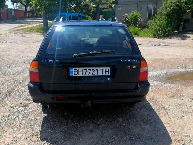 Синий Мицубиси Лансер, объемом двигателя 1.6 л и пробегом 225 тыс. км за 1100 $, фото 1 на Automoto.ua