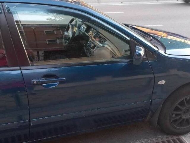 Синій Міцубісі Lancer, об'ємом двигуна 1.6 л та пробігом 245 тис. км за 3299 $, фото 5 на Automoto.ua