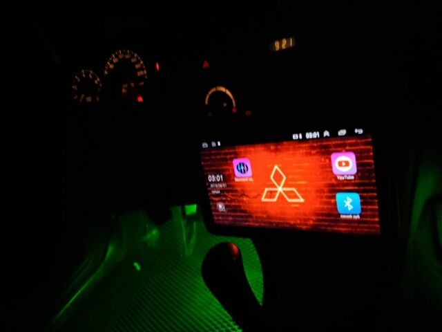 Зеленый Мицубиси Лансер, объемом двигателя 1.3 л и пробегом 400 тыс. км за 2300 $, фото 7 на Automoto.ua