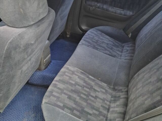 Зеленый Мицубиси Лансер, объемом двигателя 1.3 л и пробегом 400 тыс. км за 2300 $, фото 6 на Automoto.ua