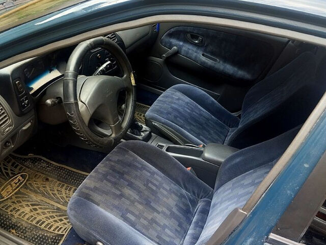 Зеленый Мицубиси Лансер, объемом двигателя 1.3 л и пробегом 300 тыс. км за 1550 $, фото 5 на Automoto.ua