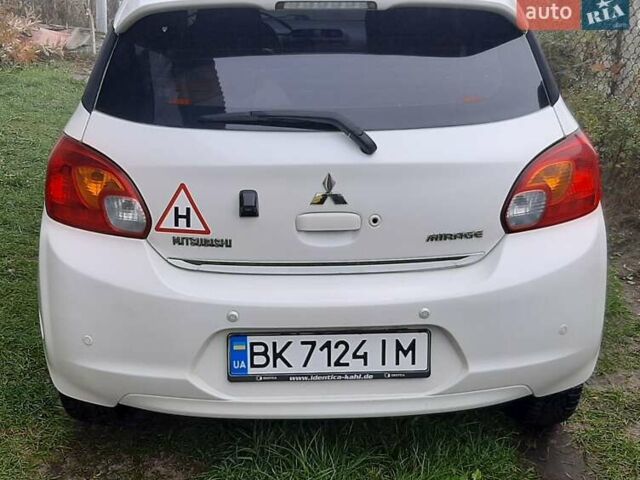 Белый Мицубиси Мираж, объемом двигателя 1.19 л и пробегом 148 тыс. км за 6550 $, фото 1 на Automoto.ua