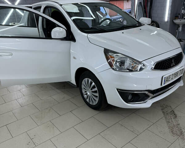 Белый Мицубиси Мираж, объемом двигателя 1.2 л и пробегом 81 тыс. км за 8200 $, фото 2 на Automoto.ua