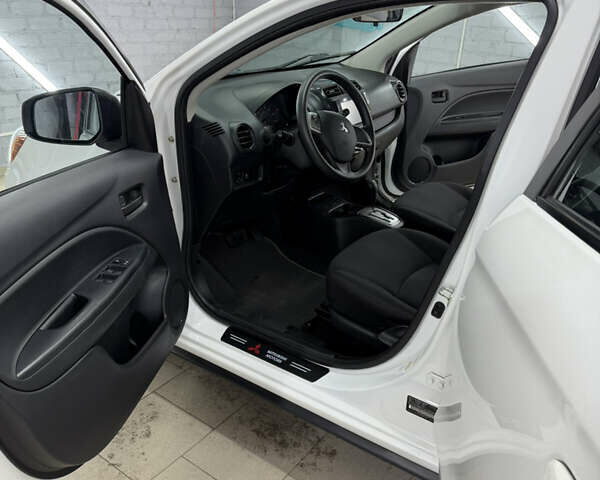 Белый Мицубиси Мираж, объемом двигателя 1.2 л и пробегом 81 тыс. км за 8200 $, фото 13 на Automoto.ua