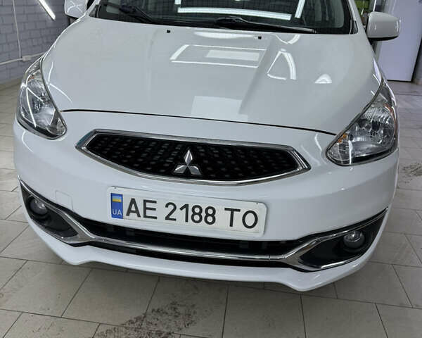 Белый Мицубиси Мираж, объемом двигателя 1.2 л и пробегом 81 тыс. км за 8200 $, фото 3 на Automoto.ua