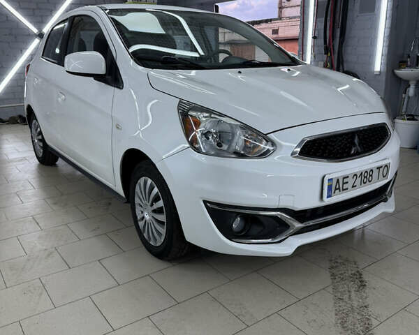 Белый Мицубиси Мираж, объемом двигателя 1.2 л и пробегом 81 тыс. км за 8200 $, фото 4 на Automoto.ua