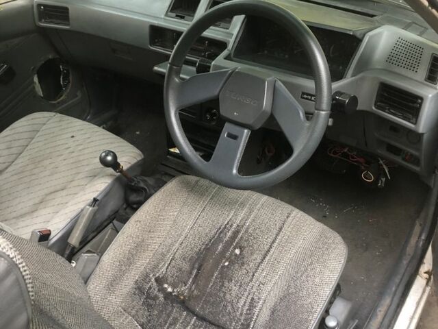 Белый Мицубиси Мираж, объемом двигателя 1.3 л и пробегом 283 тыс. км за 350 $, фото 3 на Automoto.ua