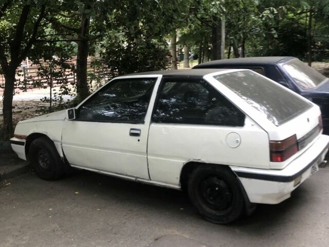 Белый Мицубиси Мираж, объемом двигателя 1.3 л и пробегом 283 тыс. км за 350 $, фото 2 на Automoto.ua