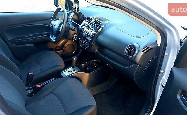 Сірий Міцубісі Міраж, об'ємом двигуна 1.2 л та пробігом 33 тис. км за 7300 $, фото 4 на Automoto.ua