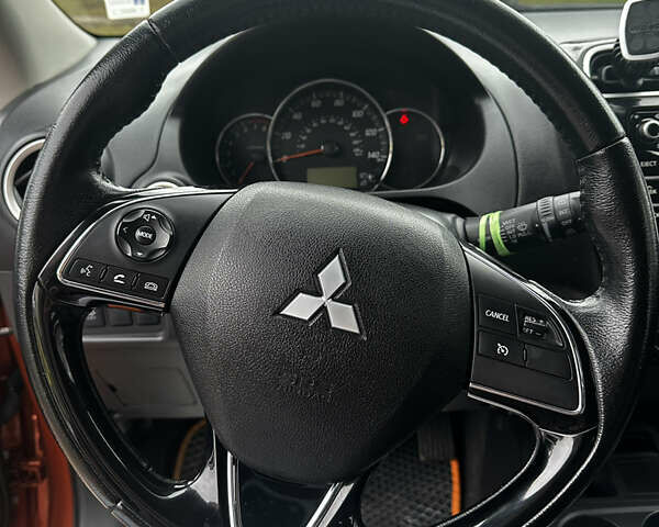 Помаранчевий Міцубісі Міраж, об'ємом двигуна 1.2 л та пробігом 110 тис. км за 6800 $, фото 12 на Automoto.ua