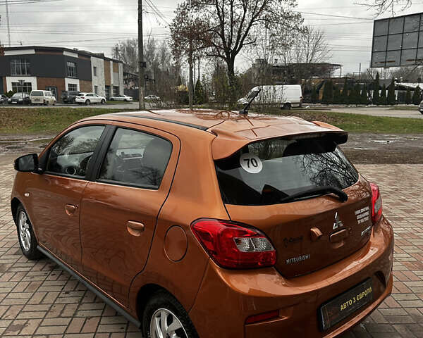 Помаранчевий Міцубісі Міраж, об'ємом двигуна 1.2 л та пробігом 110 тис. км за 6800 $, фото 6 на Automoto.ua