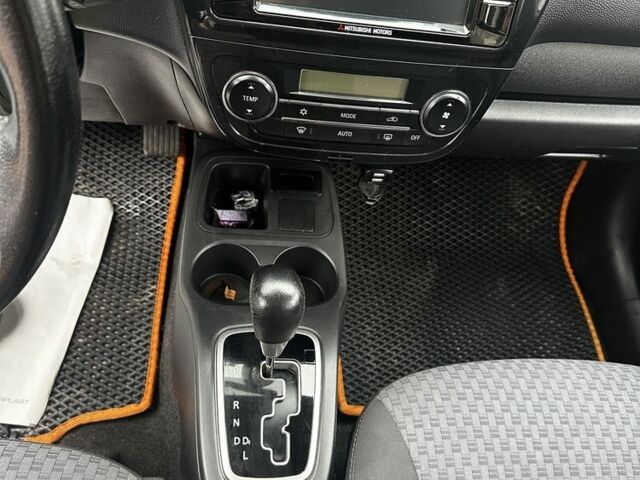 Помаранчевий Міцубісі Міраж, об'ємом двигуна 1.2 л та пробігом 110 тис. км за 6800 $, фото 11 на Automoto.ua