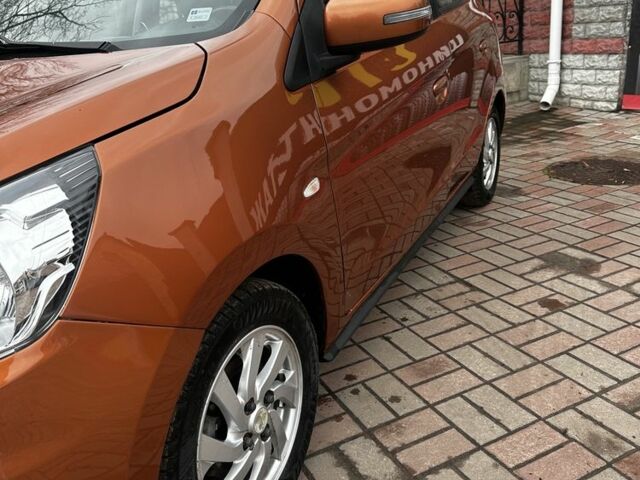 Помаранчевий Міцубісі Міраж, об'ємом двигуна 1.2 л та пробігом 110 тис. км за 6800 $, фото 5 на Automoto.ua