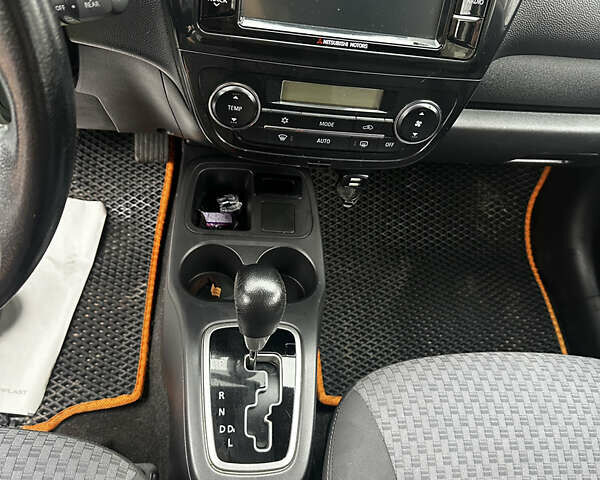 Помаранчевий Міцубісі Міраж, об'ємом двигуна 1.2 л та пробігом 110 тис. км за 6800 $, фото 11 на Automoto.ua