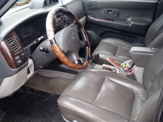 Черный Мицубиси Монтеро, объемом двигателя 2.5 л и пробегом 207 тыс. км за 7000 $, фото 4 на Automoto.ua