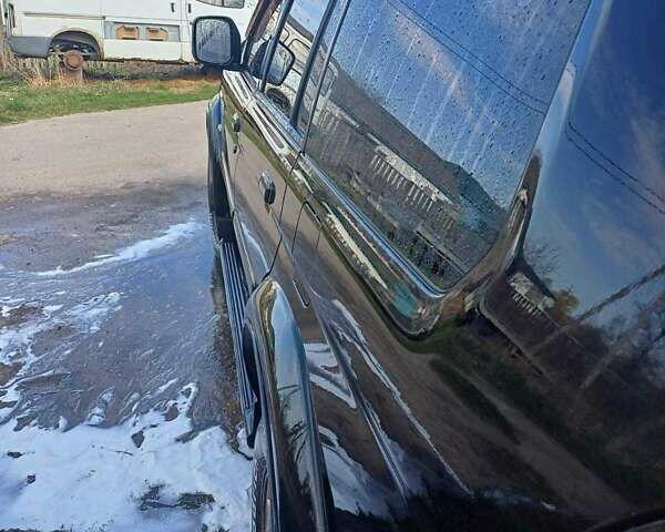 Черный Мицубиси Монтеро, объемом двигателя 3 л и пробегом 100 тыс. км за 11000 $, фото 2 на Automoto.ua