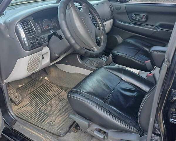 Черный Мицубиси Монтеро, объемом двигателя 3 л и пробегом 100 тыс. км за 11000 $, фото 5 на Automoto.ua