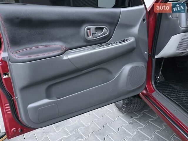 Красный Мицубиси Монтеро, объемом двигателя 3 л и пробегом 155 тыс. км за 5333 $, фото 41 на Automoto.ua