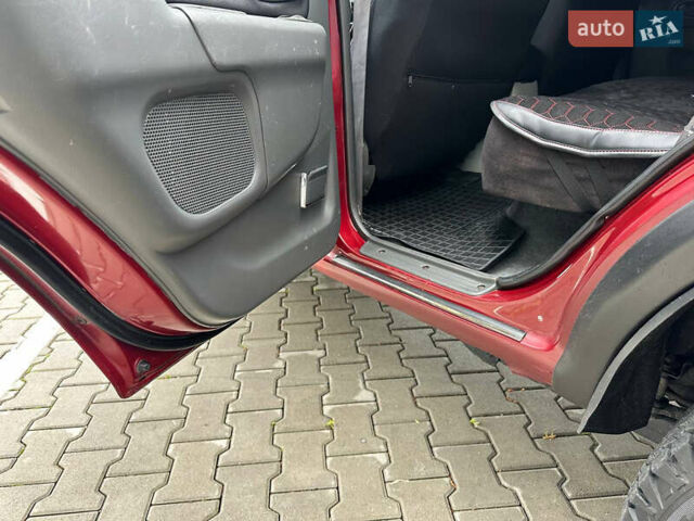 Красный Мицубиси Монтеро, объемом двигателя 2.97 л и пробегом 155 тыс. км за 4700 $, фото 11 на Automoto.ua