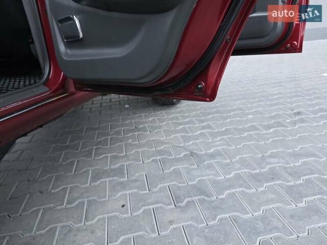 Красный Мицубиси Монтеро, объемом двигателя 3 л и пробегом 155 тыс. км за 5333 $, фото 29 на Automoto.ua