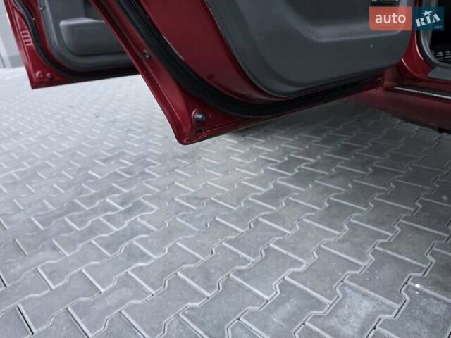 Красный Мицубиси Монтеро, объемом двигателя 3 л и пробегом 155 тыс. км за 5333 $, фото 33 на Automoto.ua