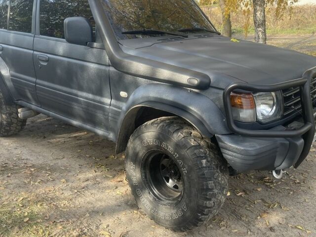 Мицубиси Монтеро 1992 в Изюме на Automoto.ua Серый Мицубиси Монтеро, объемом двигателя 2.5 л и пробегом 438 тыс. км за 4800 $, фото 3 на Automoto.ua