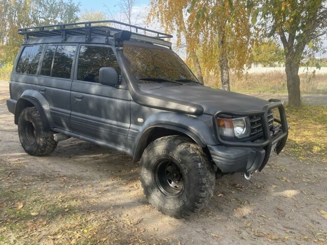Мицубиси Монтеро 1992 в Изюме на Automoto.ua Серый Мицубиси Монтеро, объемом двигателя 2.5 л и пробегом 438 тыс. км за 4800 $, фото 1 на Automoto.ua