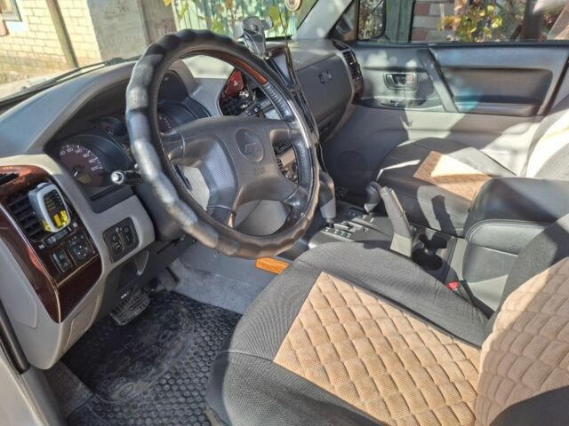 Сірий Міцубісі Монтеро, об'ємом двигуна 3.2 л та пробігом 355 тис. км за 5300 $, фото 6 на Automoto.ua