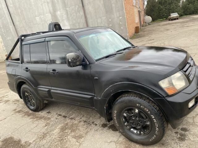 Серый Мицубиси Монтеро, объемом двигателя 3.2 л и пробегом 300 тыс. км за 5500 $, фото 1 на Automoto.ua