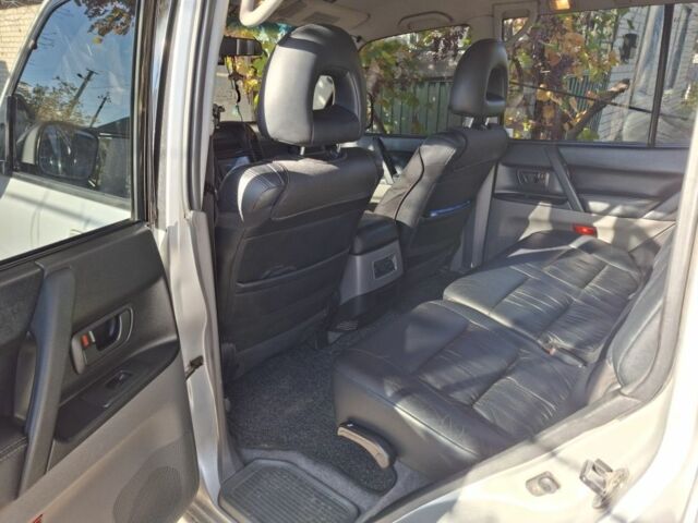 Сірий Міцубісі Монтеро, об'ємом двигуна 3.2 л та пробігом 355 тис. км за 5300 $, фото 4 на Automoto.ua