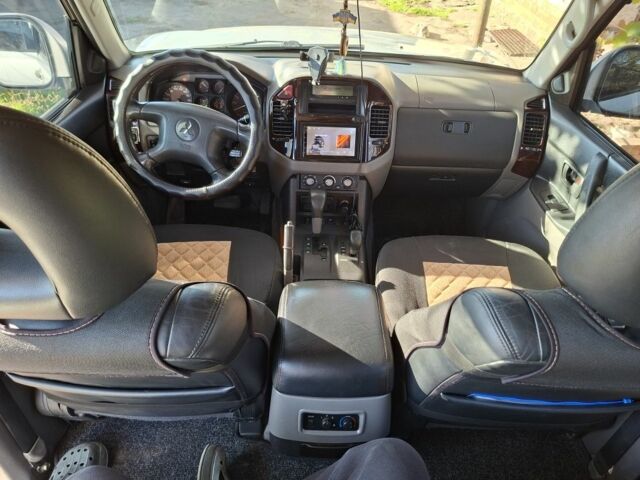 Сірий Міцубісі Монтеро, об'ємом двигуна 3.2 л та пробігом 355 тис. км за 5300 $, фото 3 на Automoto.ua