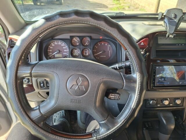 Сірий Міцубісі Монтеро, об'ємом двигуна 3.2 л та пробігом 355 тис. км за 5300 $, фото 7 на Automoto.ua