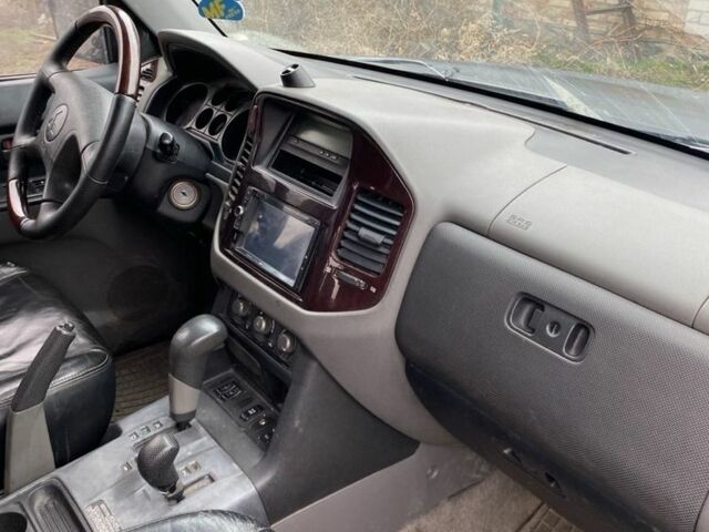 Серый Мицубиси Монтеро, объемом двигателя 3.2 л и пробегом 300 тыс. км за 5500 $, фото 6 на Automoto.ua