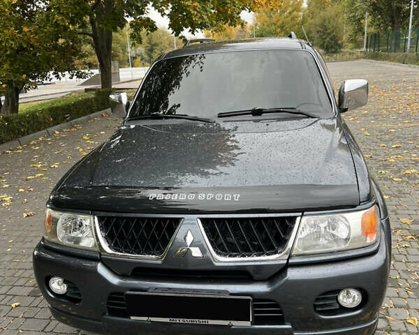 Серый Мицубиси Натива, объемом двигателя 3 л и пробегом 75 тыс. км за 11999 $, фото 1 на Automoto.ua
