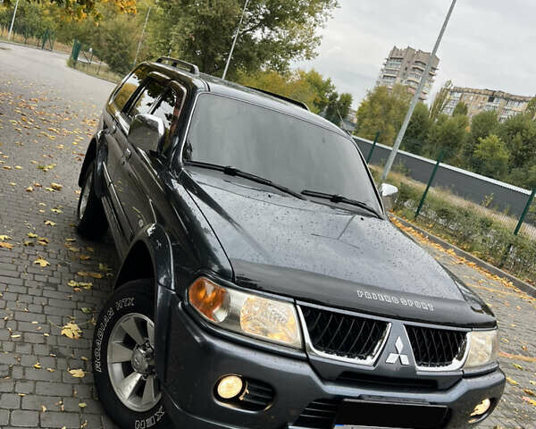 Серый Мицубиси Натива, объемом двигателя 3 л и пробегом 75 тыс. км за 11999 $, фото 6 на Automoto.ua