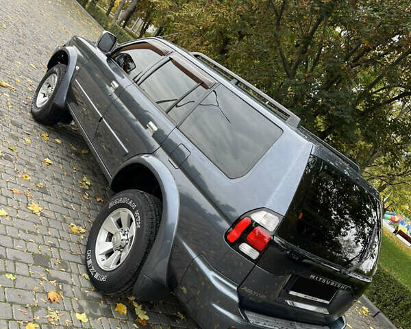 Серый Мицубиси Натива, объемом двигателя 3 л и пробегом 75 тыс. км за 11999 $, фото 5 на Automoto.ua