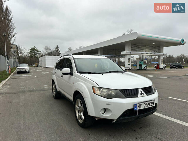 Білий Міцубісі Аутлендер ХЛ, об'ємом двигуна 2 л та пробігом 320 тис. км за 4200 $, фото 2 на Automoto.ua