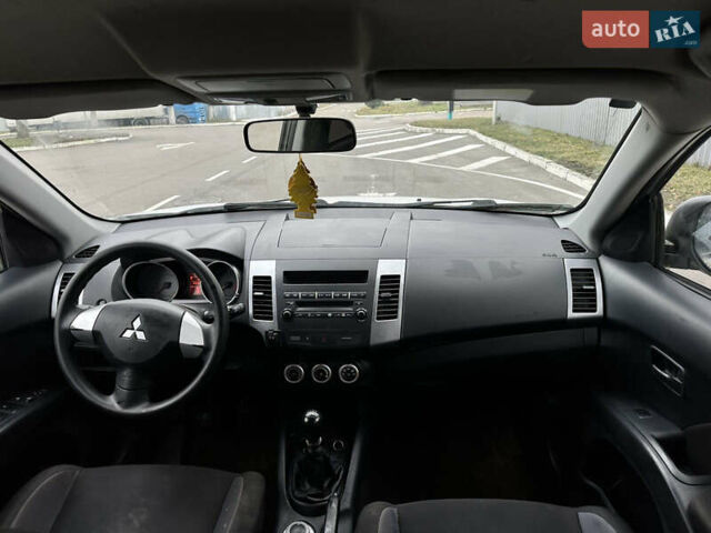Білий Міцубісі Аутлендер ХЛ, об'ємом двигуна 2 л та пробігом 320 тис. км за 4200 $, фото 9 на Automoto.ua