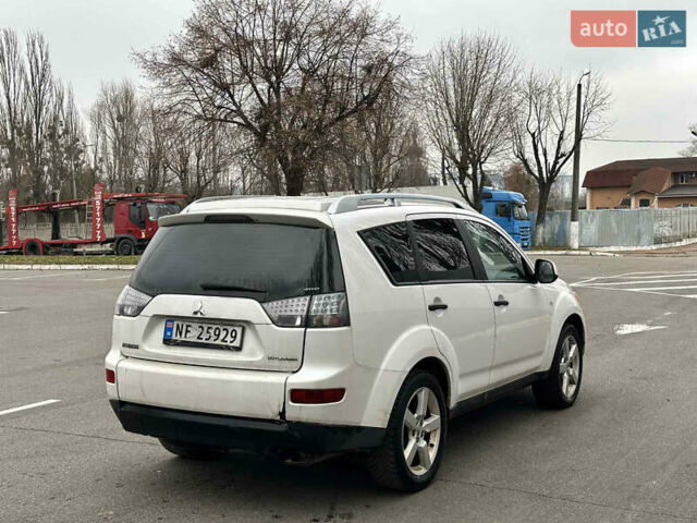 Білий Міцубісі Аутлендер ХЛ, об'ємом двигуна 2 л та пробігом 320 тис. км за 4200 $, фото 7 на Automoto.ua