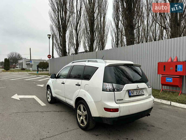 Білий Міцубісі Аутлендер ХЛ, об'ємом двигуна 2 л та пробігом 320 тис. км за 4200 $, фото 3 на Automoto.ua