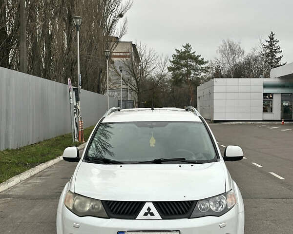 Білий Міцубісі Аутлендер ХЛ, об'ємом двигуна 2 л та пробігом 320 тис. км за 4200 $, фото 6 на Automoto.ua