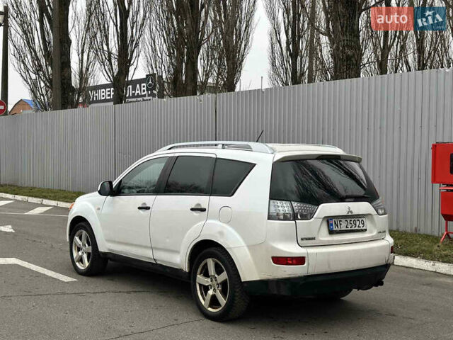Білий Міцубісі Аутлендер ХЛ, об'ємом двигуна 2 л та пробігом 320 тис. км за 4200 $, фото 5 на Automoto.ua