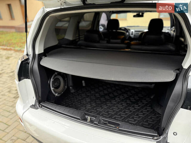 Белый Мицубиси Аутлендер ХЛ, объемом двигателя 3 л и пробегом 216 тыс. км за 10500 $, фото 98 на Automoto.ua