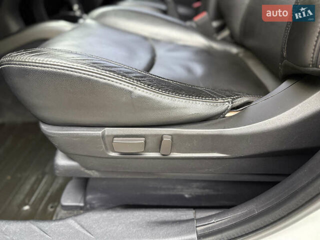 Белый Мицубиси Аутлендер ХЛ, объемом двигателя 3 л и пробегом 216 тыс. км за 10500 $, фото 62 на Automoto.ua