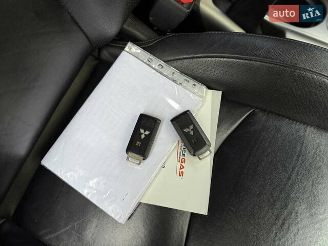 Белый Мицубиси Аутлендер ХЛ, объемом двигателя 3 л и пробегом 216 тыс. км за 10500 $, фото 95 на Automoto.ua