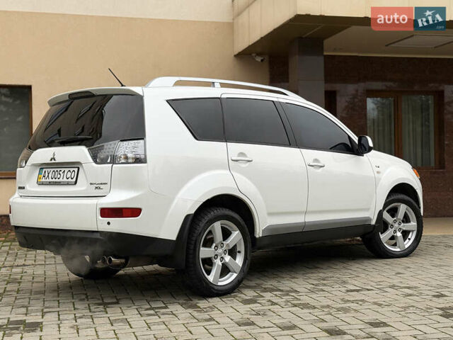 Белый Мицубиси Аутлендер ХЛ, объемом двигателя 3 л и пробегом 216 тыс. км за 10500 $, фото 38 на Automoto.ua