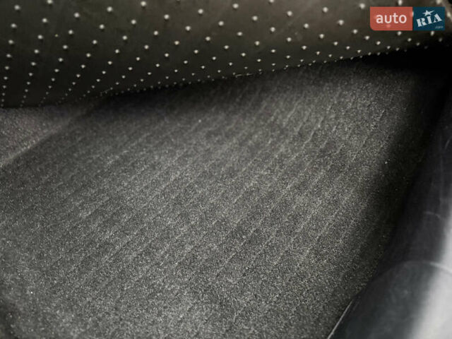 Белый Мицубиси Аутлендер ХЛ, объемом двигателя 3 л и пробегом 216 тыс. км за 10500 $, фото 93 на Automoto.ua