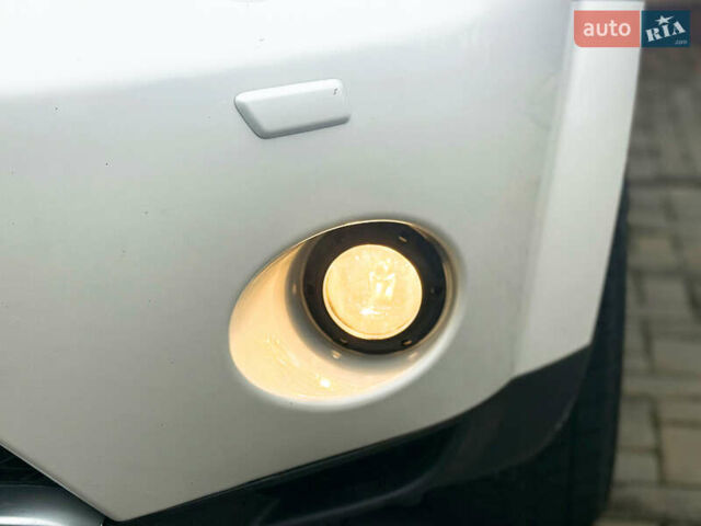 Белый Мицубиси Аутлендер ХЛ, объемом двигателя 3 л и пробегом 216 тыс. км за 10500 $, фото 25 на Automoto.ua
